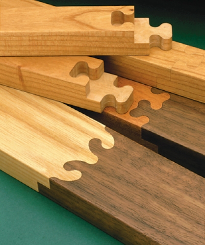 Boards joined end-to-end with half-lap Tsugite joints.