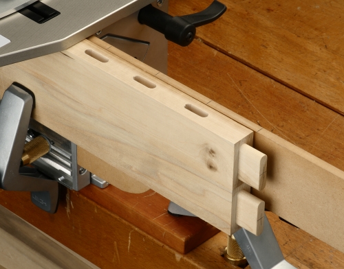 Leigh_FMT_Pro_Mortise_board_on_outrigger_318_LAYERS_CC_3000px