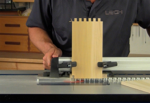 Leigh_RTJ400_how_to_rout_box_joints_10_Vid_FF1500px
