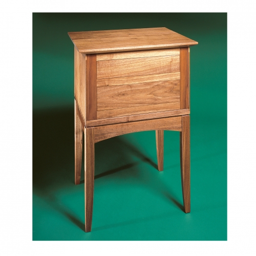 MT End table walnut Back 28x28 72